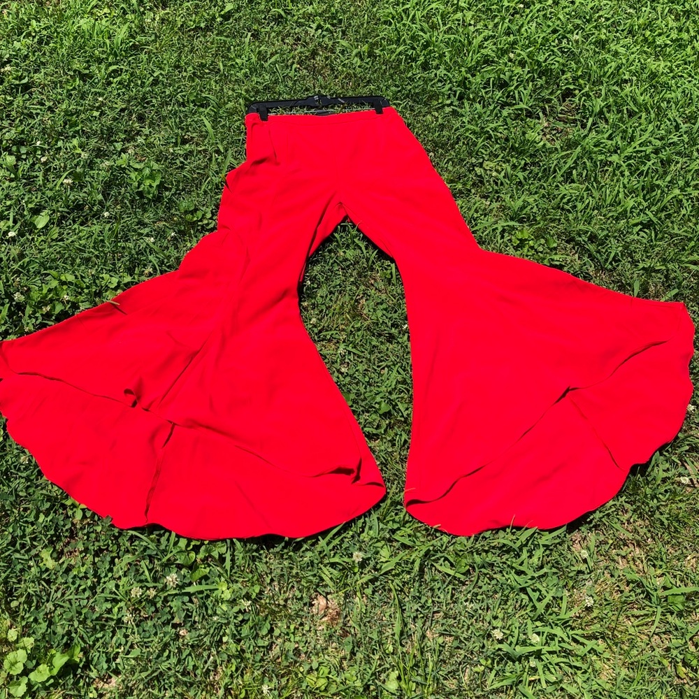 Red, hi-low, ruffled, bell bottom pants! ❤️💃NWT